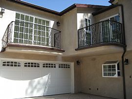 Luxurious Brand New Duplex in Woodland Hills, CA (Photo 5 of 6)