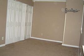 beautiful 2 bedroom townhouse in Stone Mountain, GA (Photo 3 of 4)