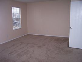 Beautiful large 3 bd 2.5 bth w/ gameroom in San Antonio, TX (Photo 5 of 6)