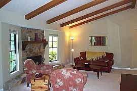 3/2 Split  Level in Quiet Neighborhood in Duluth, GA (Photo 3 of 6)