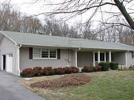 Rent this 2600 sqr feet 4br/2.5bth beaut in Lebanon, TN