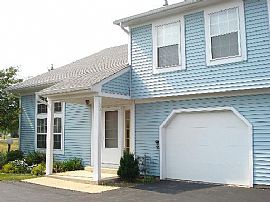 RTO Bright & Private 2 Bed End Unit TH in Streamwood, IL