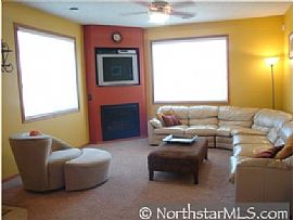 Beautiful townhome for rent! in Maple Grove, MN (Photo 2 of 6)