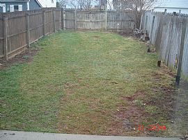 Like New Townhouse in East Greenville, PA (Photo 3 of 6)