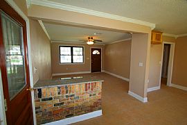 3br/ 2ba Suburban Living Experience in New Orleans, LA (Photo 4 of 6)