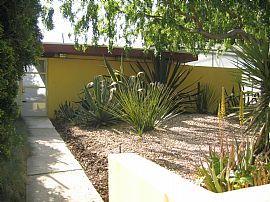 Ultra Modern Home 5 Bedrooms / 5 Baths in Los Angeles, CA (Photo 2 of 5)