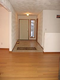 SPACIOUS BEAUTIFUL SINGLE FAMILY HOME in Machesney Park, IL (Photo 2 of 4)