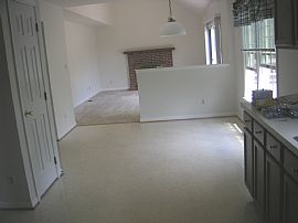 Beautiful 5BR, 3.5baths with no neighbor in Stafford, VA (Photo 4 of 6)
