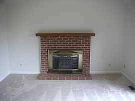 Beautiful 5BR, 3.5baths with no neighbor in Stafford, VA (Photo 5 of 6)