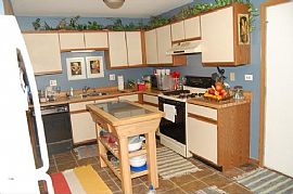 RTO 3 Bed Townhome on Naper Golf course in Naperville, IL (Photo 3 of 4)