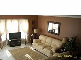 Beautiful 2br. Townhouse in Lake Ridge, VA (Photo 2 of 6)