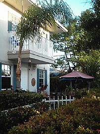 Beautifully Upgraded Townhome near beach in Lantana, FL