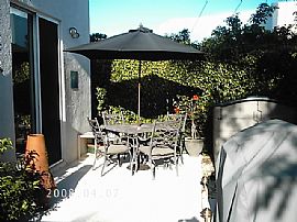 Beautifully Upgraded Townhome near beach in Lantana, FL (Photo 3 of 6)