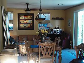 Beautifully Upgraded Townhome near beach in Lantana, FL (Photo 5 of 6)