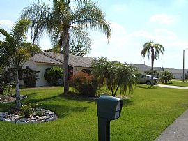 BEAUTIFUL GOLF COMMUNITY, QUIET  in Lehigh Acres, FL
