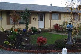 Lovely Home on 1/2 acre in Grants Pass, OR