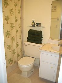 2/2 CONDO Pompano Bch. Near Beach in Pompano Beach, FL (Photo 4 of 4)