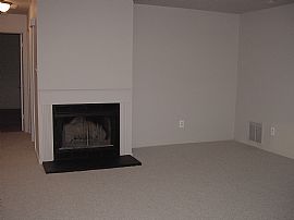 Lower Level End unit newely renovated in Sewell, NJ (Photo 3 of 6)