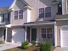 3/2.5 Upgraded Townhouse!! in Charleston, SC (Photo 2 of 5)