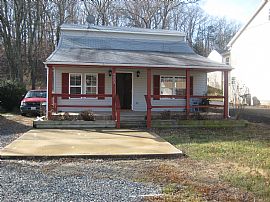 Charming Cape-Cod 3 BR available NOW! in Dumfries, VA (Photo 2 of 3)