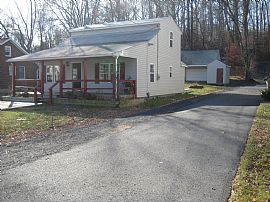 Charming Cape-Cod 3 BR available NOW! in Dumfries, VA (Photo 3 of 3)
