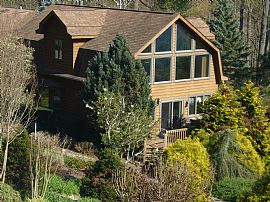 Luxurious Chalet on 2 acres in Asheville, NC