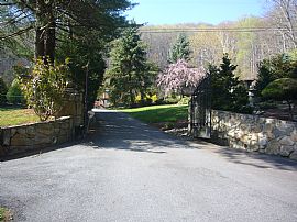 Luxurious Chalet on 2 acres in Asheville, NC (Photo 2 of 2)