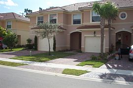 BEAUTIFUL 3 BEDROOM TOWNHOME in Greenacres, FL