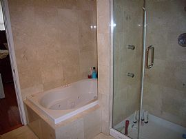 BIG! 3 bed/2 jacuzzi Near UIC, Rush, Med in Chicago, IL (Photo 4 of 6)