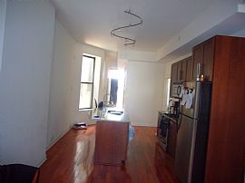BIG! 3 bed/2 jacuzzi Near UIC, Rush, Med in Chicago, IL (Photo 6 of 6)