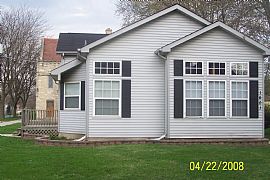 3 br, 3 level, 2 full baths for rent in Maywood, IL