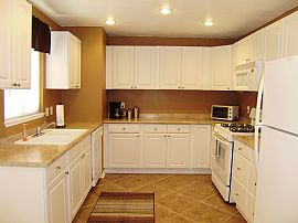 Furnished W/garage Near Mcagcc Includes Utilities! in Twentynine Palms, CA (Photo 3 of 12)