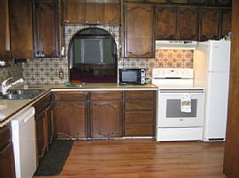 Estate Home in Sinton, TX (Photo 2 of 6)