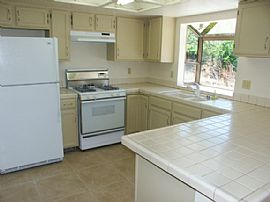 Corner 3 bed 2 bath Plus den w/yard in Palm Springs, CA (Photo 3 of 6)