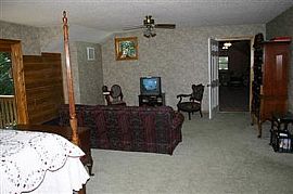 Georgeous Log Home in Mansfield, MO (Photo 5 of 6)