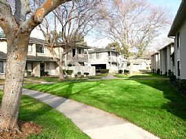 Classy 2+2 townhouse  in Simi Valley, CA (Photo 1 of 6)