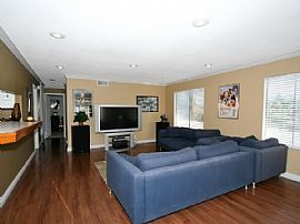 Classy 2+2 townhouse  in Simi Valley, CA (Photo 2 of 6)