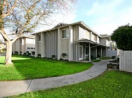 Classy 2+2 townhouse  in Simi Valley, CA (Photo 6 of 6)