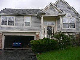 Large raised ranch,  (U303) schools! in South Elgin, IL