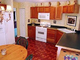 Beautiful 3 Bedroom on Wodded Lot    in Streamwood, IL (Photo 3 of 6)