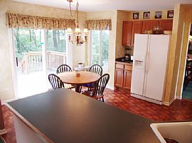 Beautiful 3 Bedroom on Wodded Lot    in Streamwood, IL (Photo 4 of 6)