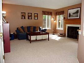 Beautiful 3 Bedroom on Wodded Lot    in Streamwood, IL (Photo 5 of 6)