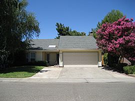 Beautiful 3bd 2ba on nice street in Sacramento, CA