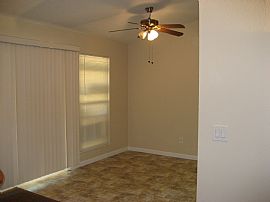 Beautiful 3bd 2ba on nice street in Sacramento, CA (Photo 3 of 6)