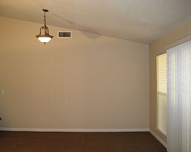 Beautiful 3bd 2ba on nice street in Sacramento, CA (Photo 4 of 6)