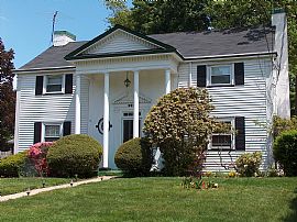 Luxurious Center Hall Colonial in Plainfield, NJ (Photo 2 of 6)
