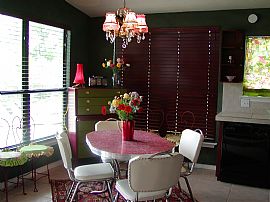 Betsy's Bungalow & Daniels Den in New Braunfels, TX (Photo 2 of 6)