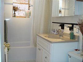 Elegant apt minutes from Midtown Manhatt in West New York, NJ (Photo 3 of 6)