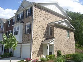3BR - 3.5 Bath Gated 3 story end unit. in Kennesaw, GA