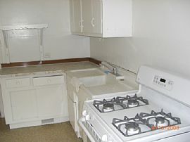 3 possible 4 bedrm house for rent!!! in Allentown, PA (Photo 2 of 4)